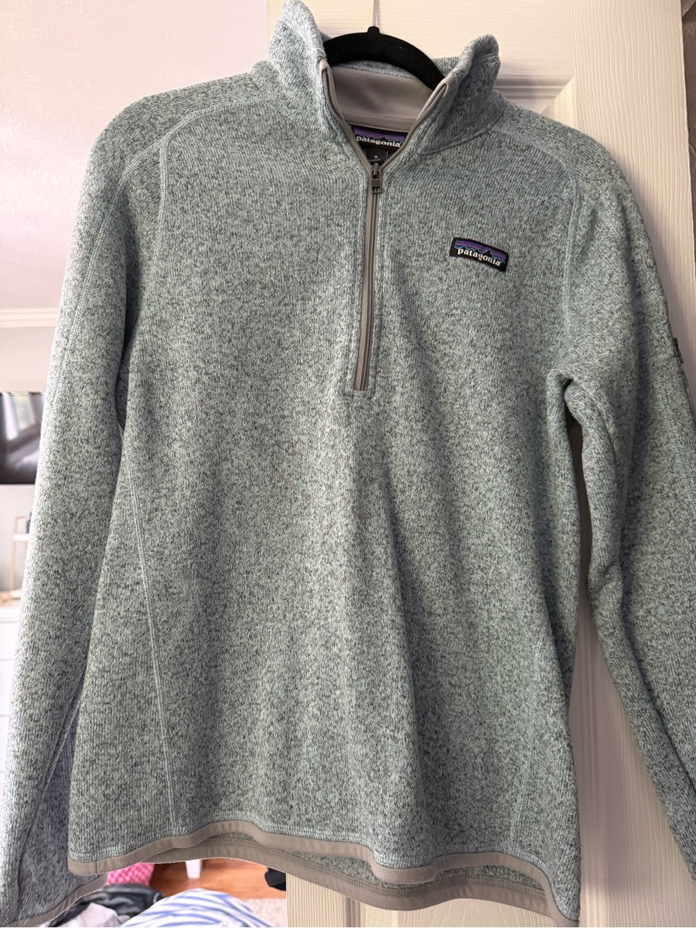 Patagonia women’s Half-Zip Sweater Fleece in Heathered Light blue & Gray